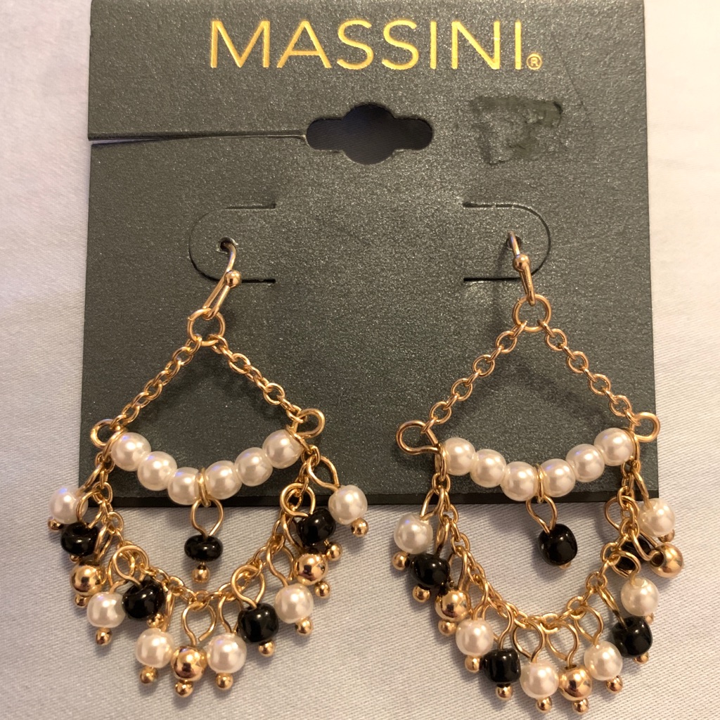 Nwt Gold Tone Beaded Earrings 7$